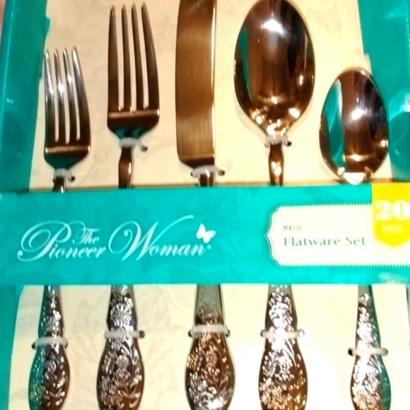 ❤️ New Pioneer Woman Mazie 20 Piece Flatware - Picture 8 of 9